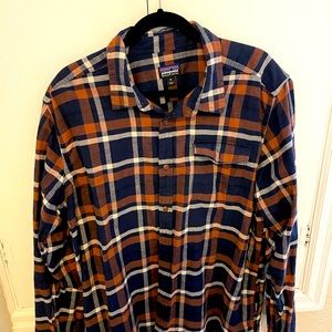 Men’s Patagonia flannel shirt